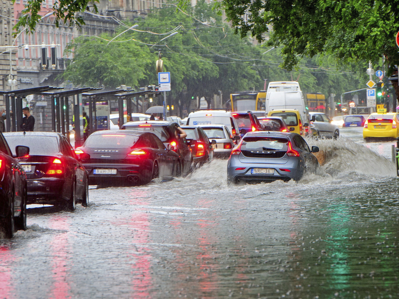 Silné dažde spôsobili problémy najmä v Budapešti a v Debrecíne