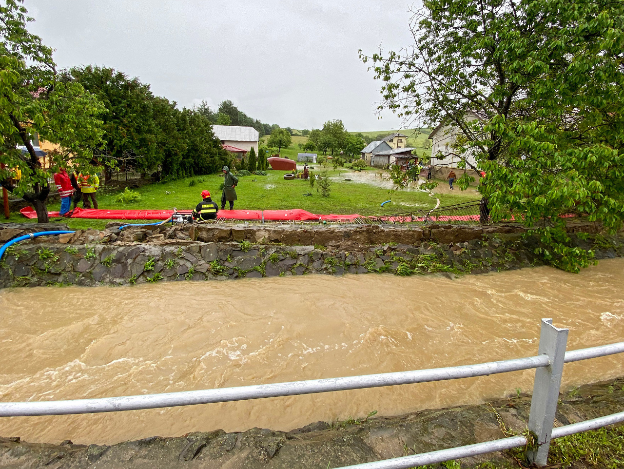 Povodeň v obci Pichne
