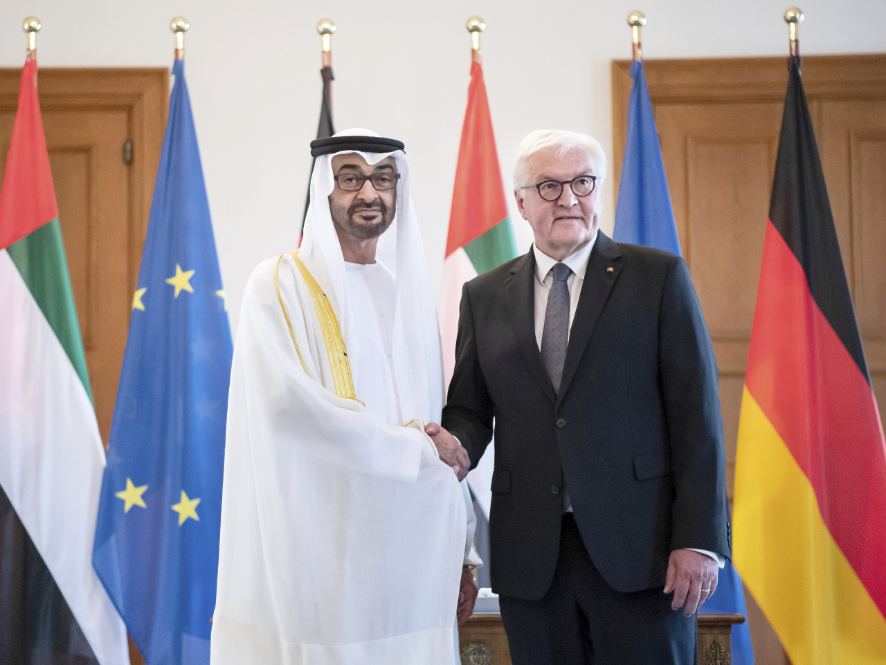 Nemecký prezident Frank-Walter Steinmeier a korunný princ Spojených arabských emirátov šejk Muhammad ibn Zajd Nahaján