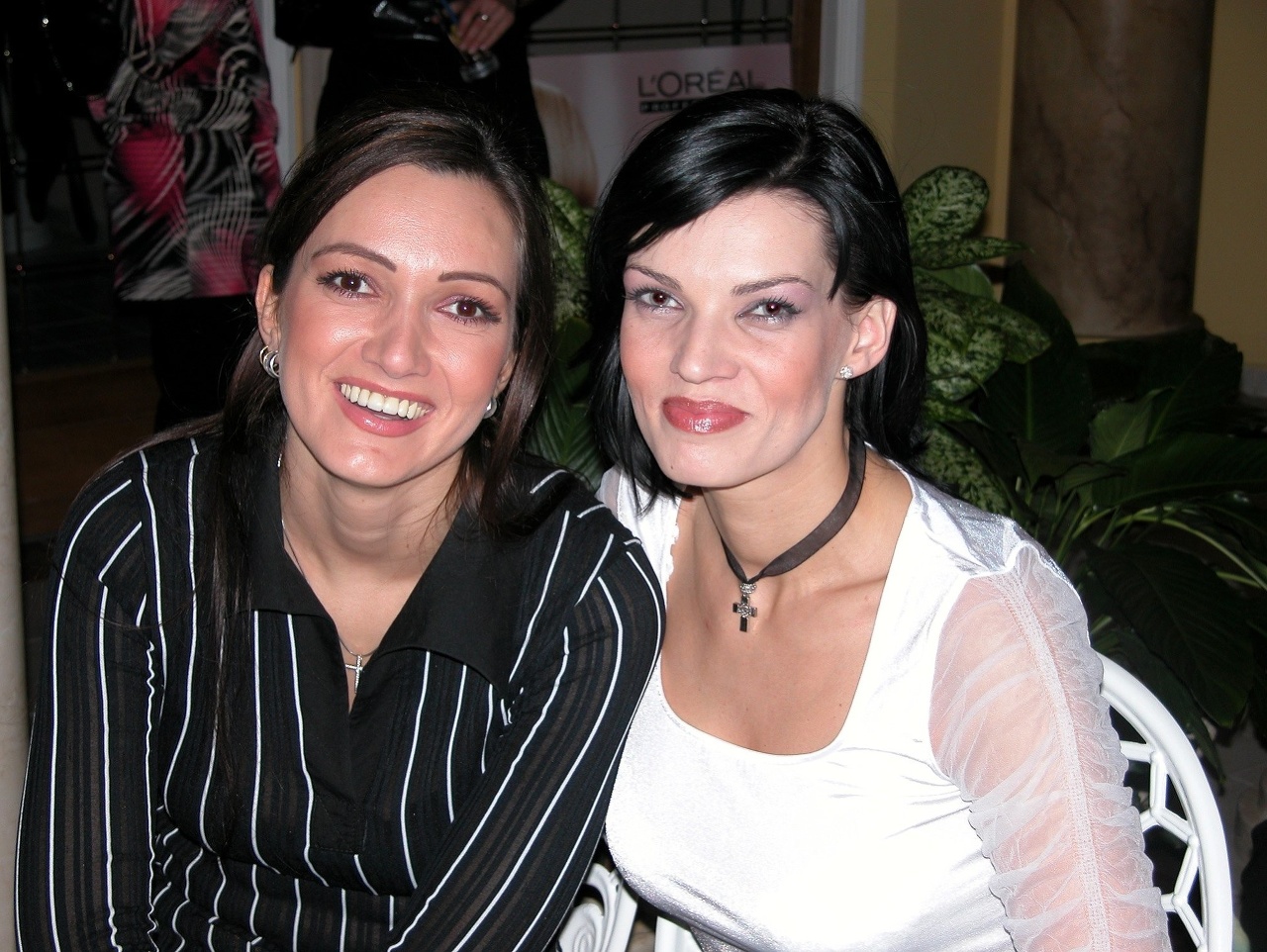 Karin Majtánová a Linda Rezešová v roku 2004