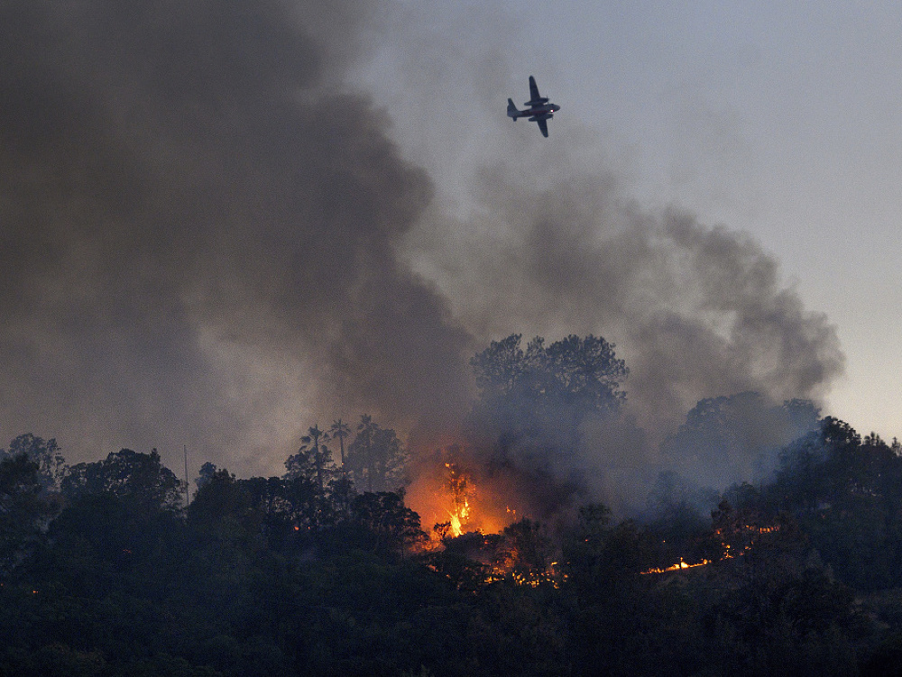 Na juhu Francúzska vyčíňajú lesné požiare
