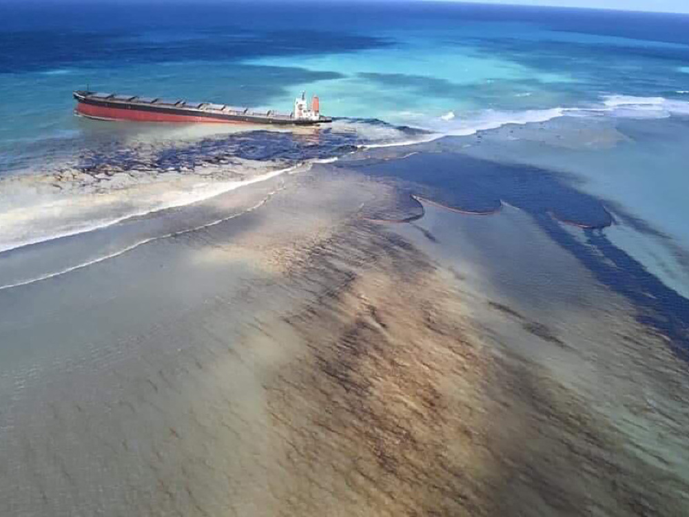 Maurícius kvôli poškodenej lodi vyhlásil stav environmentálnej núdze