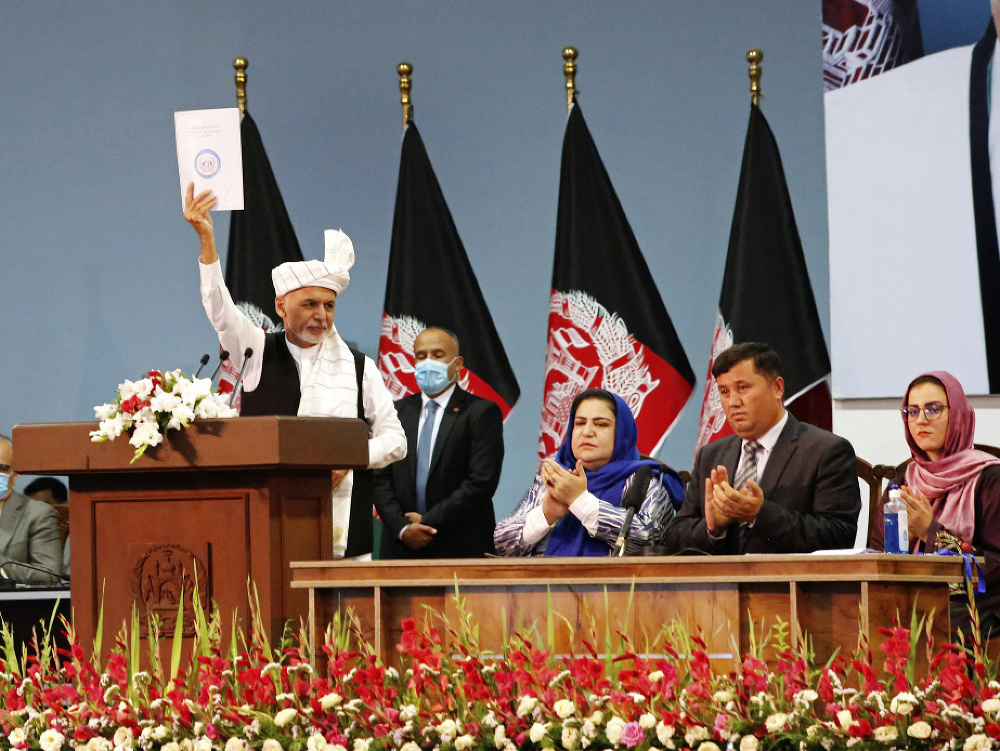  Afganský prezident Ašraf Ghaní počas zhromaždenia afganských politikov a kmeňových vodcov. Zhromaždenie dohodlo na prepustení posledných 400 príslušníkov militantného hnutia Taliban, považovaných za zvlášť nebezpečných. Tento krok bol kľúčovou podmienkou