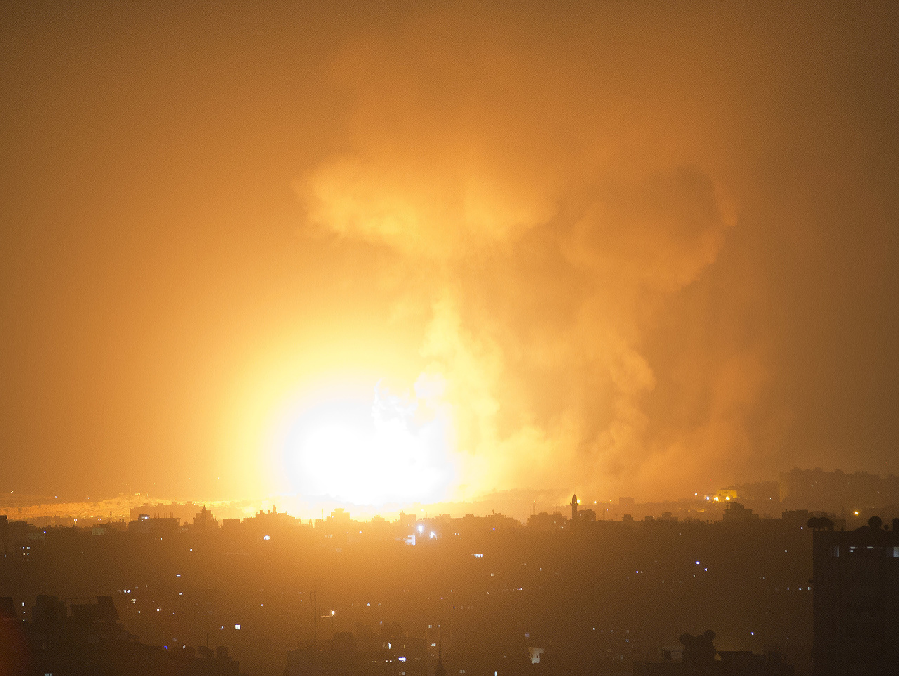 Izraelské letectvo zaútočilo na pozície palestínskeho militantného hnutia Hamas v pásme Gazy