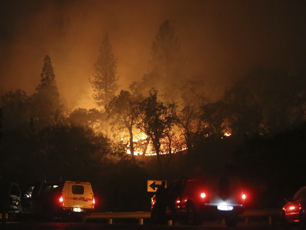 Kaliforniu v posledných dňoch sužujú rozsiahle lesné požiare