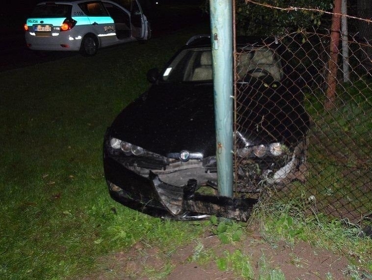 Neznámy vodič narazil v Timoradzi do plota, z miesta nehody odišiel