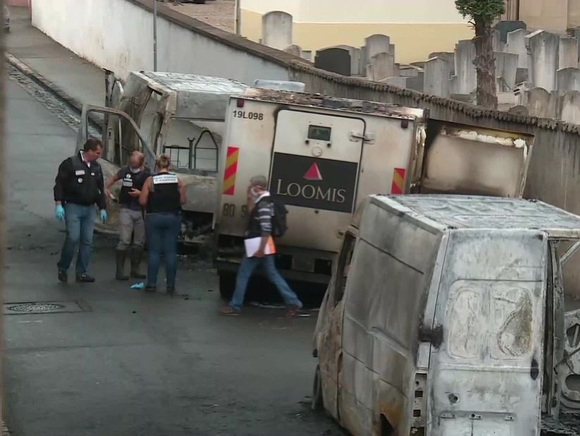 K incidentu došlo v piatok predpoludním, keď vozidlo opustilo pobočku Banque de France v tomto meste ležiacom na juhovýchode krajiny