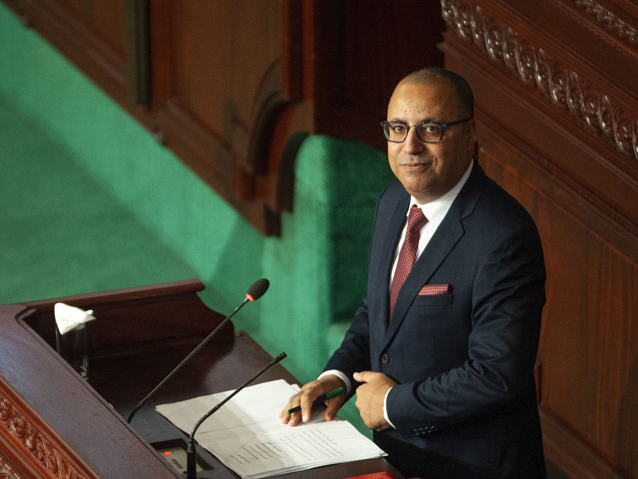 Poslanci tuniského parlamentu schválili v stredu novú vládu