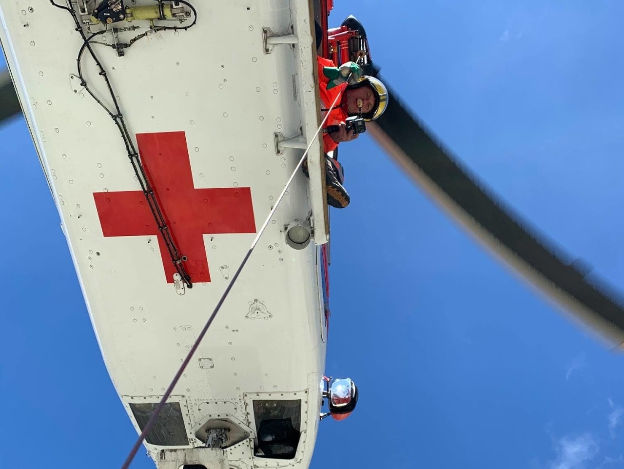 Leteckí záchranári z Popradu zasahovali v Malej Studenej doline vo Vysokých Tatrách, kde následkom pádu utrpel poľský turista zranenia, ktoré boli nezlučiteľné so životom.