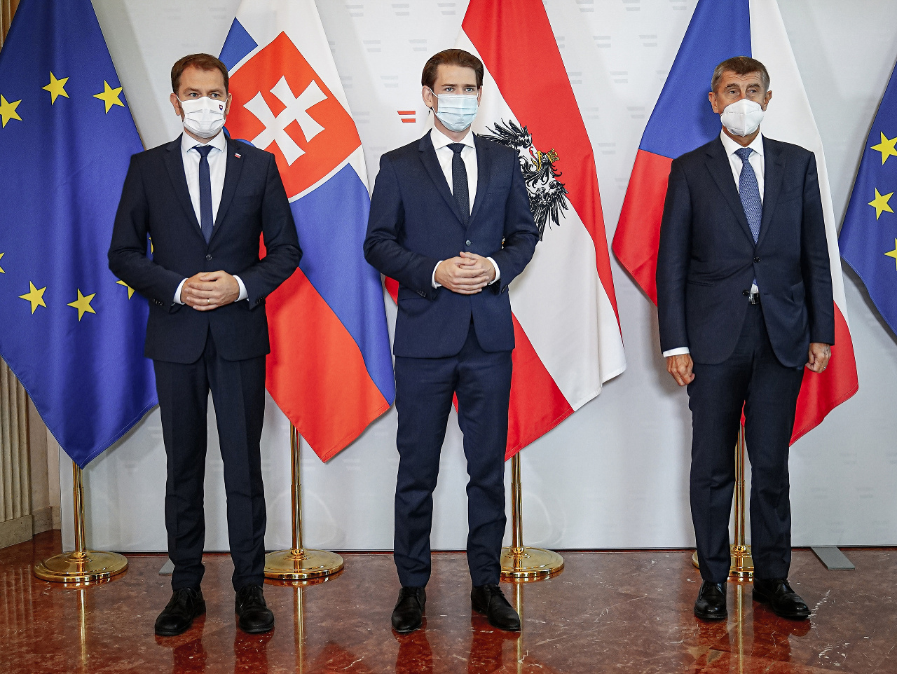 Na snímke zľava slovenský premiér Igor Matovič, rakúsky kancelár Sebastian Kurz a český premiér Andrej Babiš