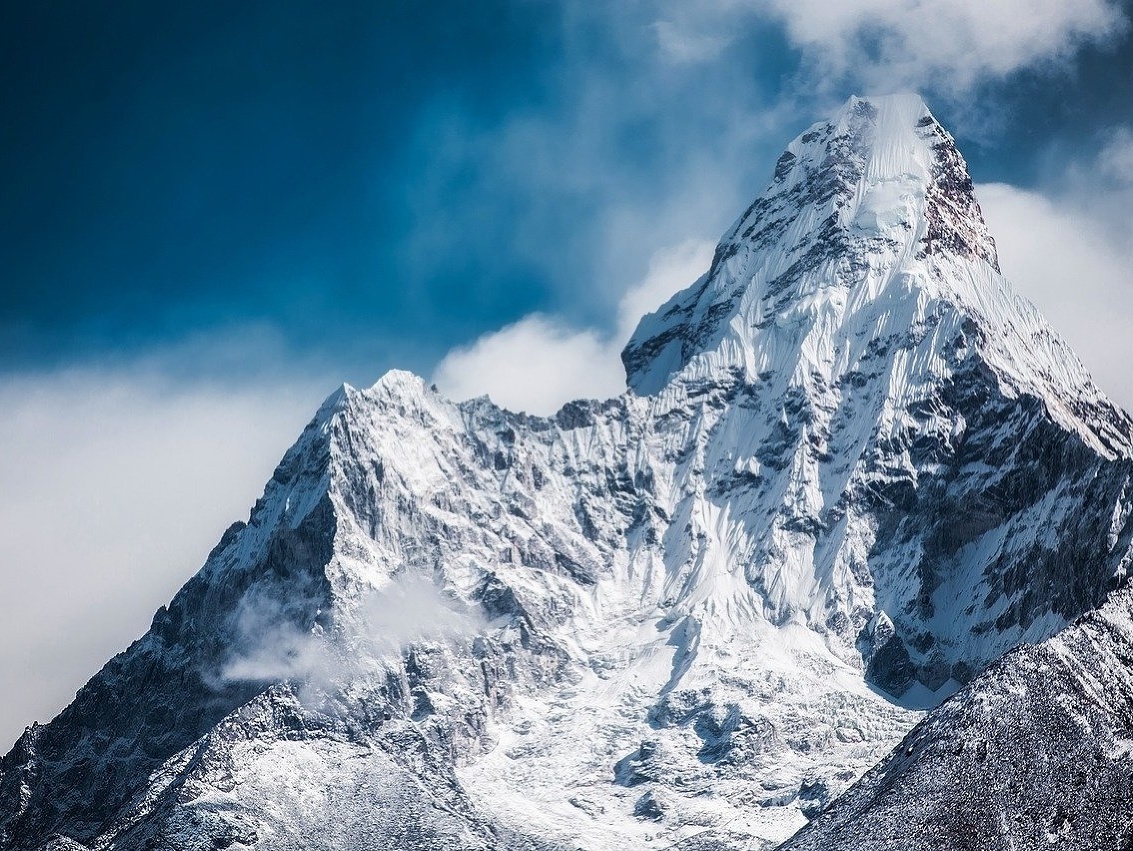 Z ľadovej vrstvy na Himalájach každoročne ubudne 35 centimetrov z hrúbky.  Ilustračné foto