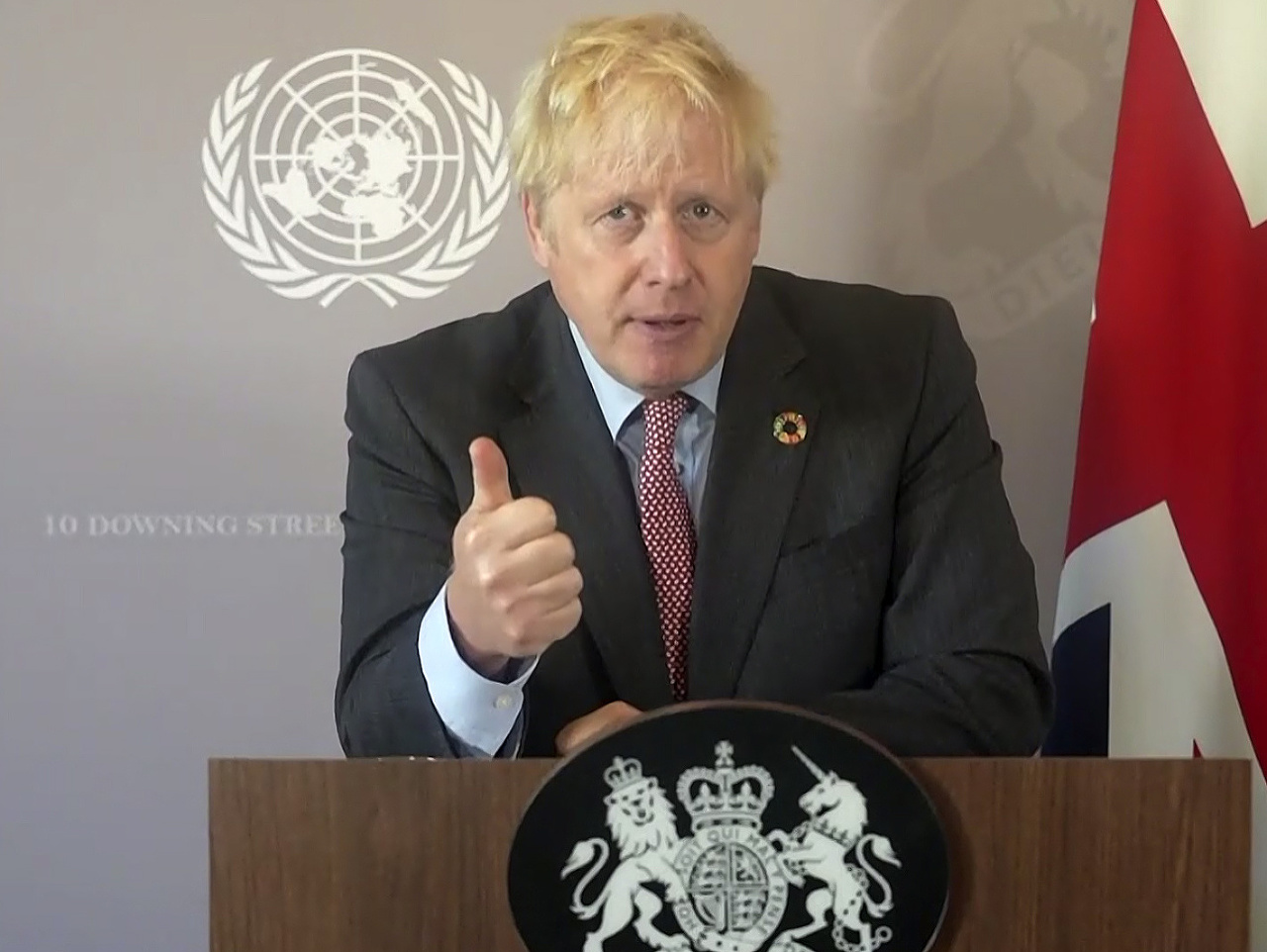 Britský premiér Boris Johnson reční na vopred zaznamenanom videu počas sobotňajšieho virtuálneho príhovoru na Valnom zhromaždení (VZ) OSN
