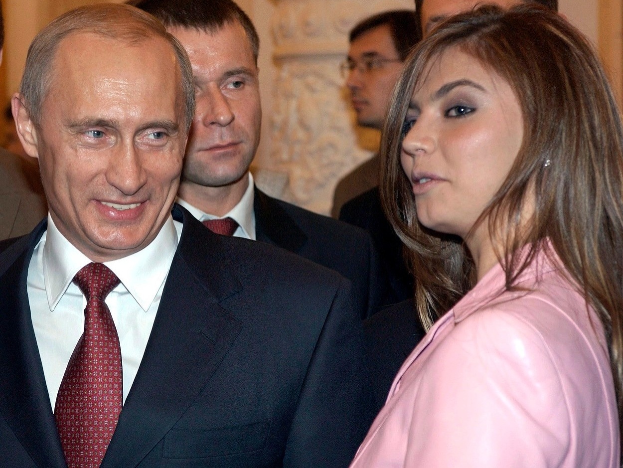 Kabajevová mala Putinovi porodiť dvojičky.