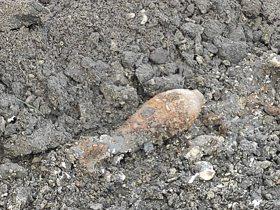 Pri bagrovaní našli v Smoleniciach funkčný granát