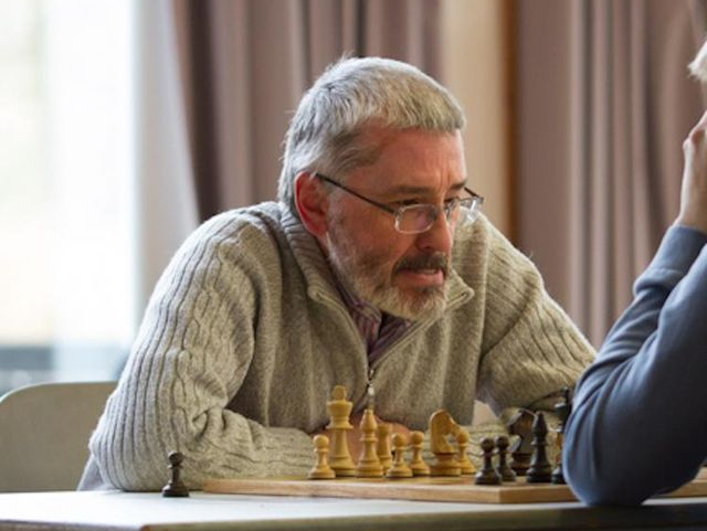 Igor Rausis chcel pomocou podvodu absolvovať šachový turnaj.