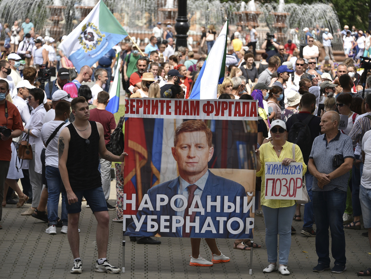 Na snímke nepovolené zhromaždenie na podporu zatknutého gubernátora Chabarovského kraja Sergeja Furgala v Chabarovsku