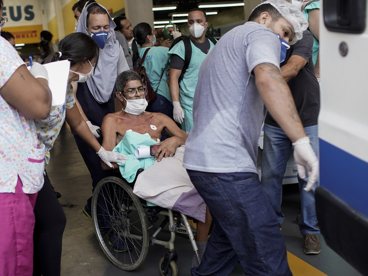 Pacienta evakuujú z nemocnice