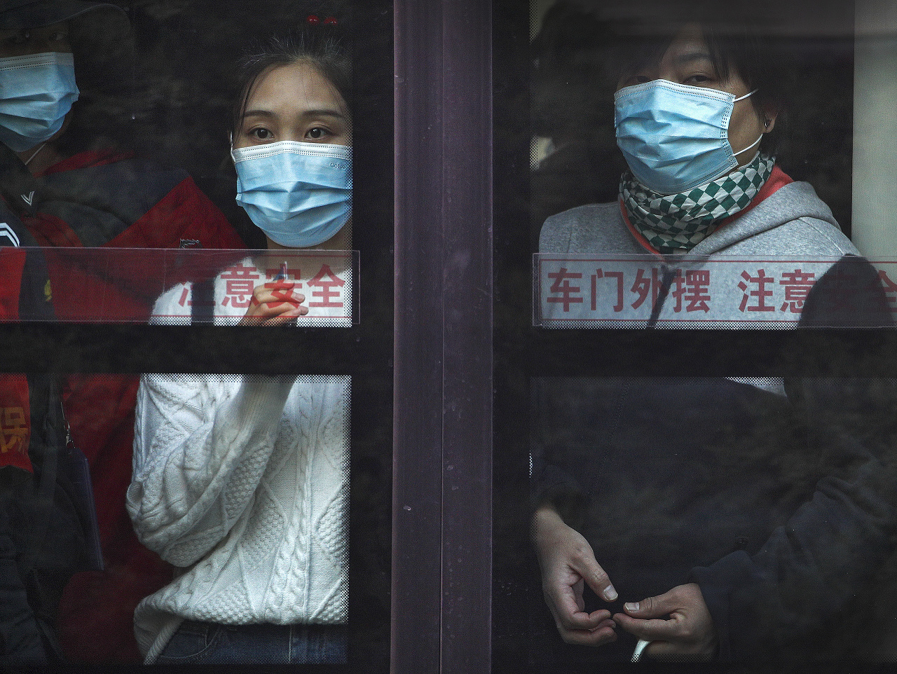 V Číne ľudia stále nosia rúška