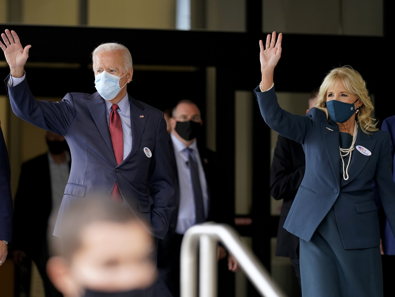 Joe Biden s manželkou Jill odovzdali hlas v prezidentských voľbách