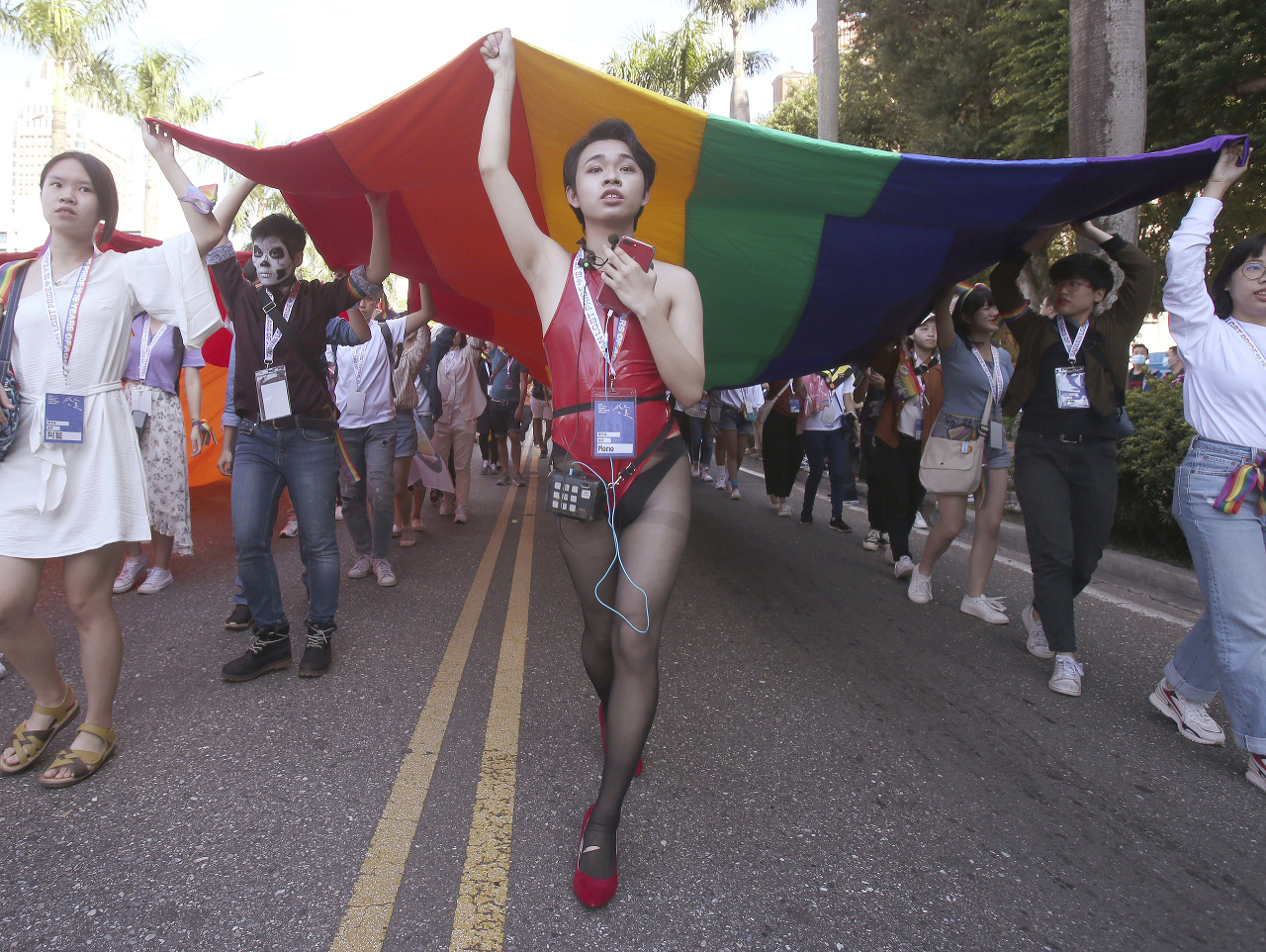 Na pochode Gay Pride na Taiwane sa napriek pandémii zúčastnilo 130.000 ľudí