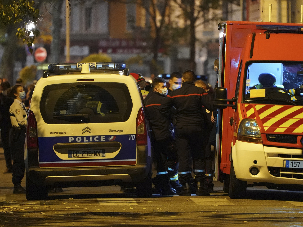 Francúzska polícia na mieste činu