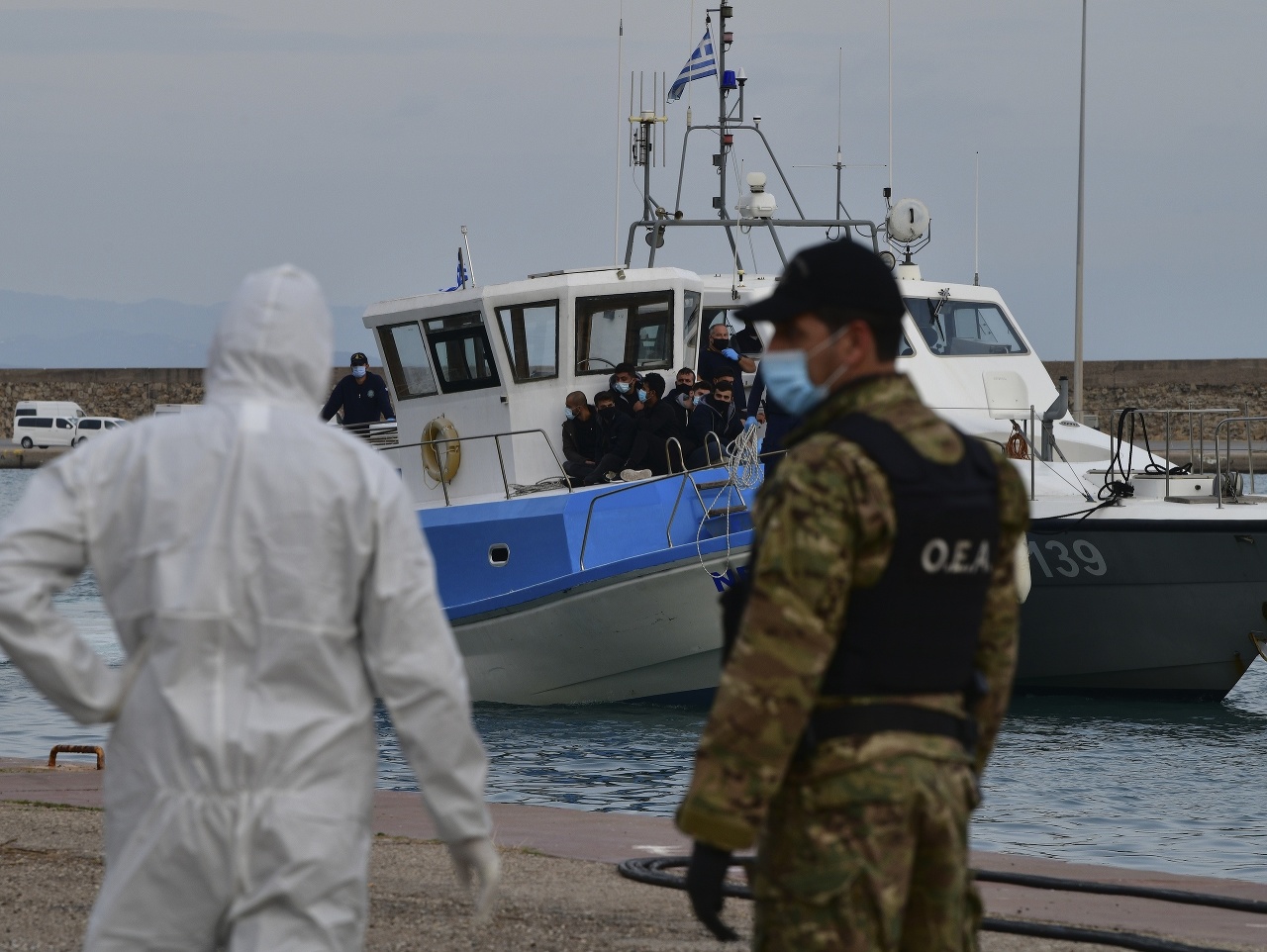 Pobrežná stráž objavila čln plný migrantov