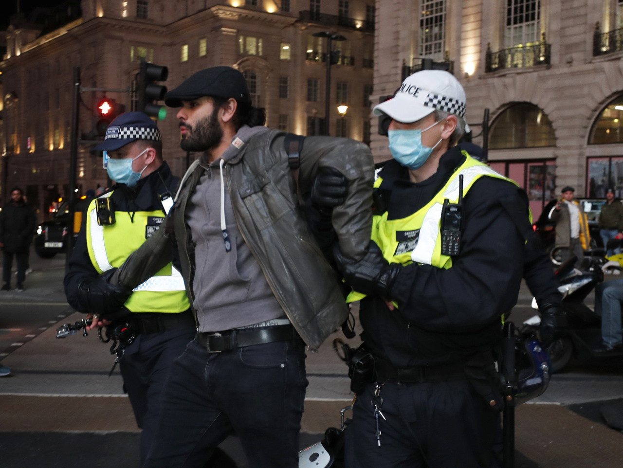 Polícia musela zasahovať v uliciach Londýna