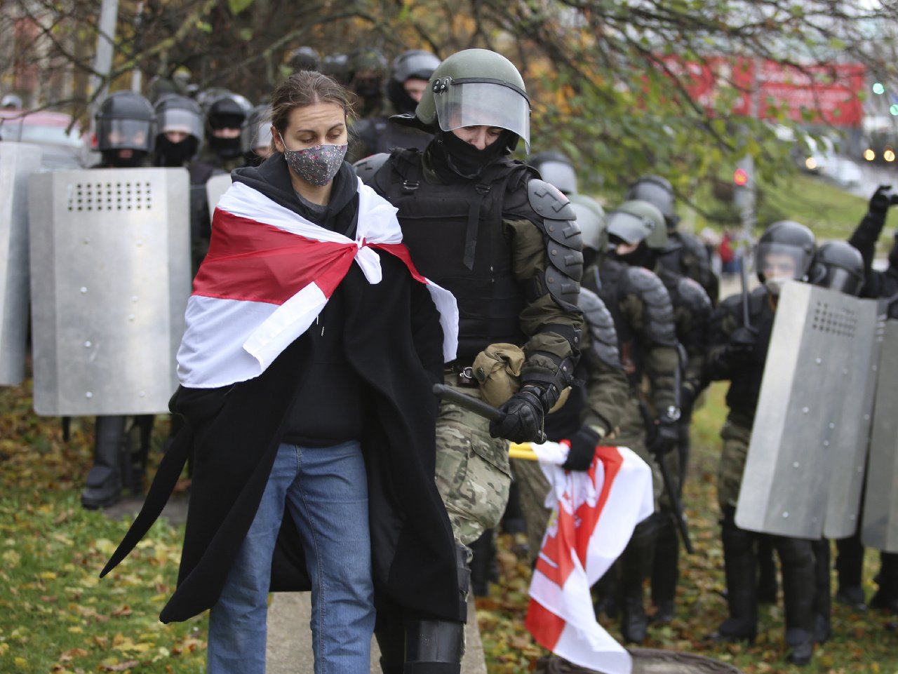 Na mnohých miestach v Minsku zasahovali príslušníci špeciálnej policajnej jednotky OMON