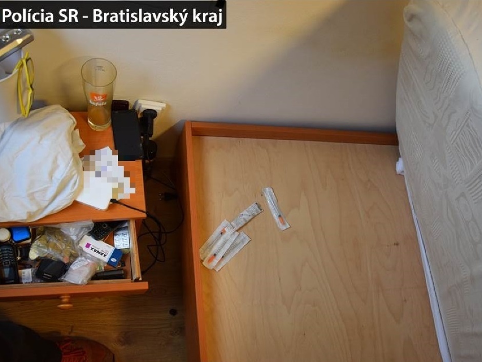 Policajti obvinili Bratislavčana z nedovolenej výroby omamných a psychotropných látok