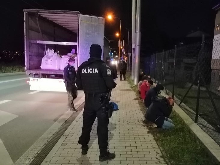 Polícia zadržala nelegálnych migrantov