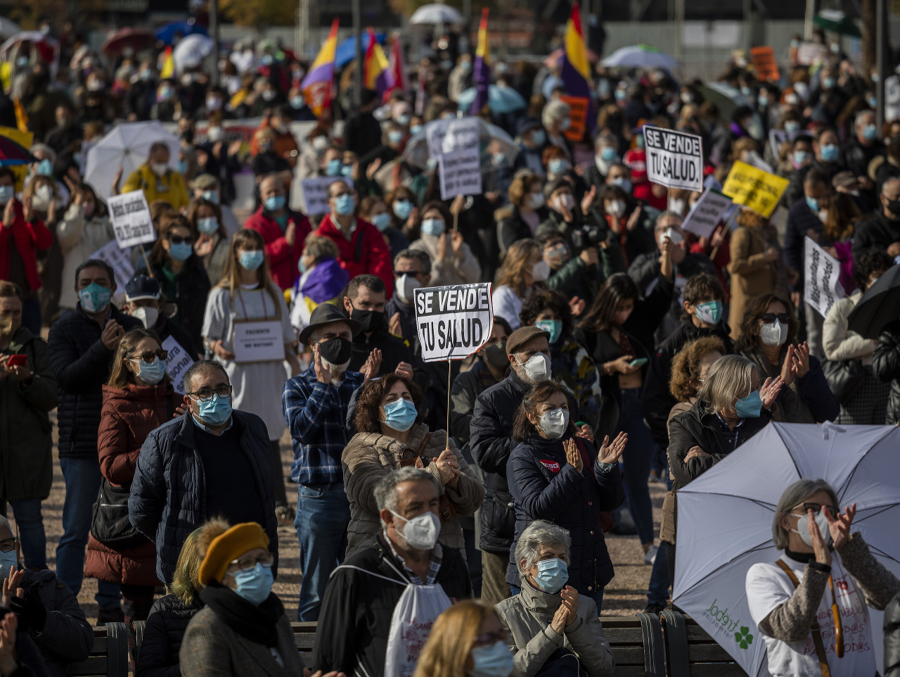 Tisíce ľudí vyšli do ulíc Madridu