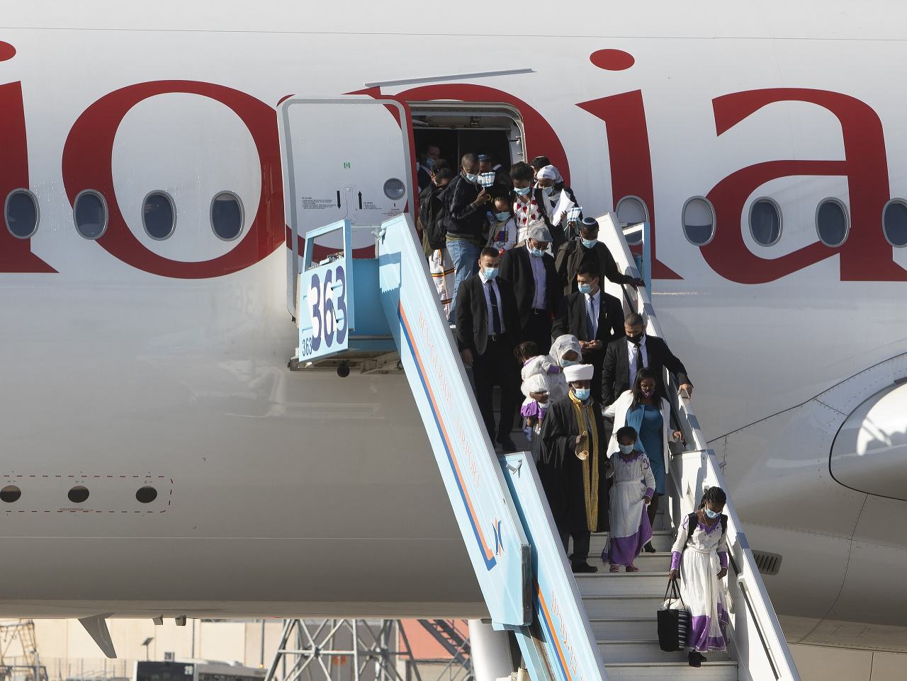 Na izraelskom letisku slávnostne privítali stovky etiópskych migrantov