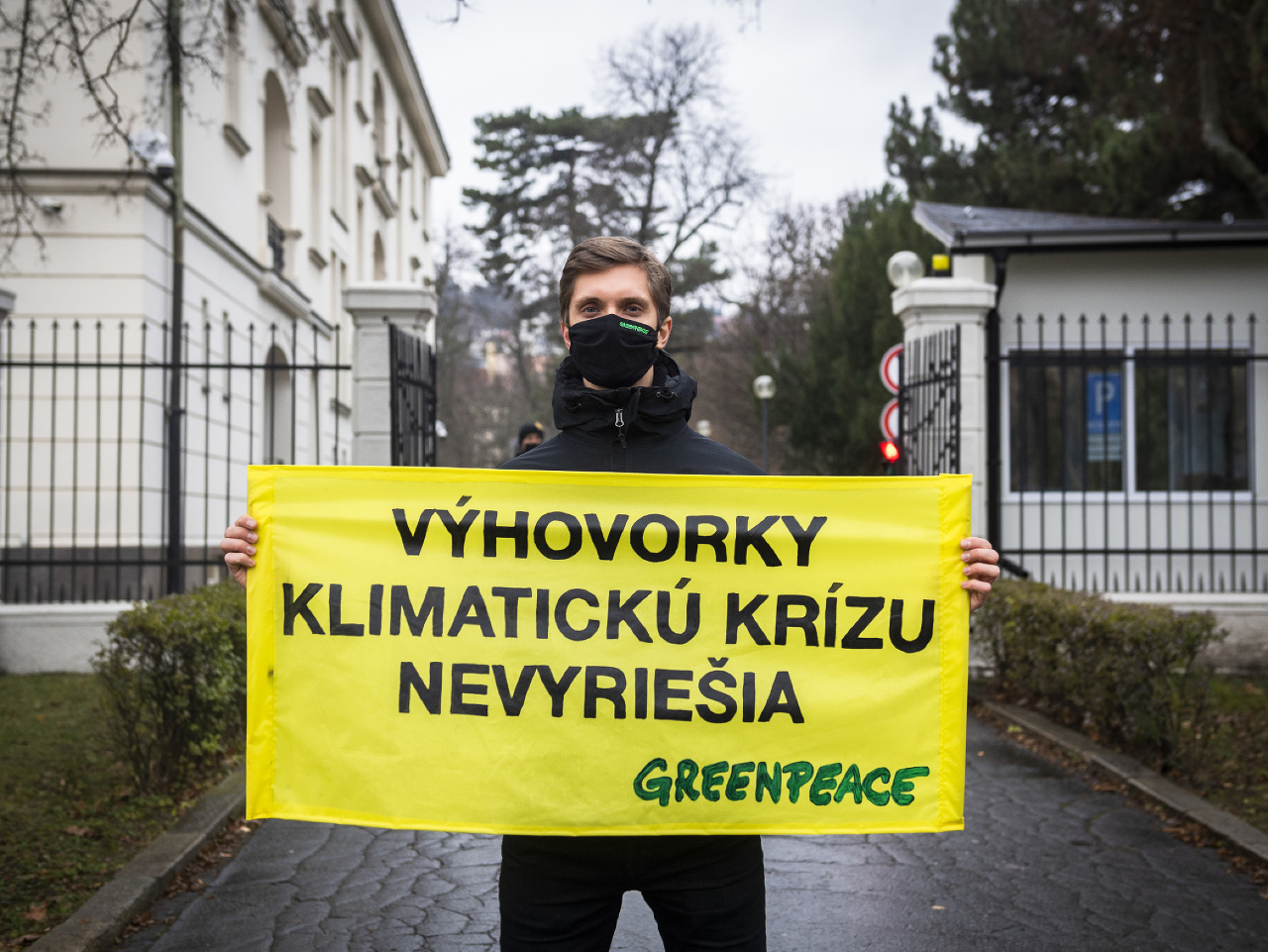 Greenpeace začal 65-hodinový protest pred Úradom vlády SR
