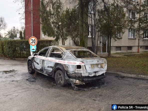 K výbuchu a následnému požiaru vozidla Škoda Octavia došlo na Nový rok vo večerných hodinách v obci Zlaté Klasy.