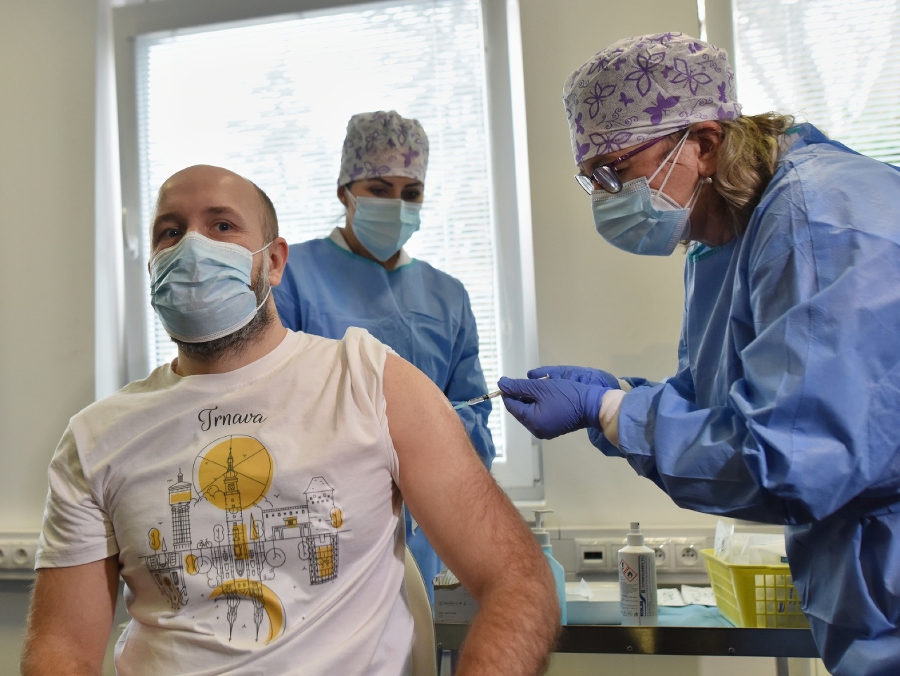 Primátor Trnavy Peter Bročka sa dal zaočkovať proti koronavírusu 
