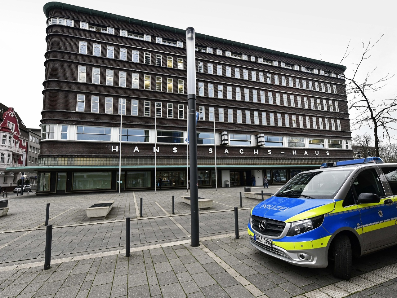 Prázdne ulice nemeckých miest kontroluje polícia