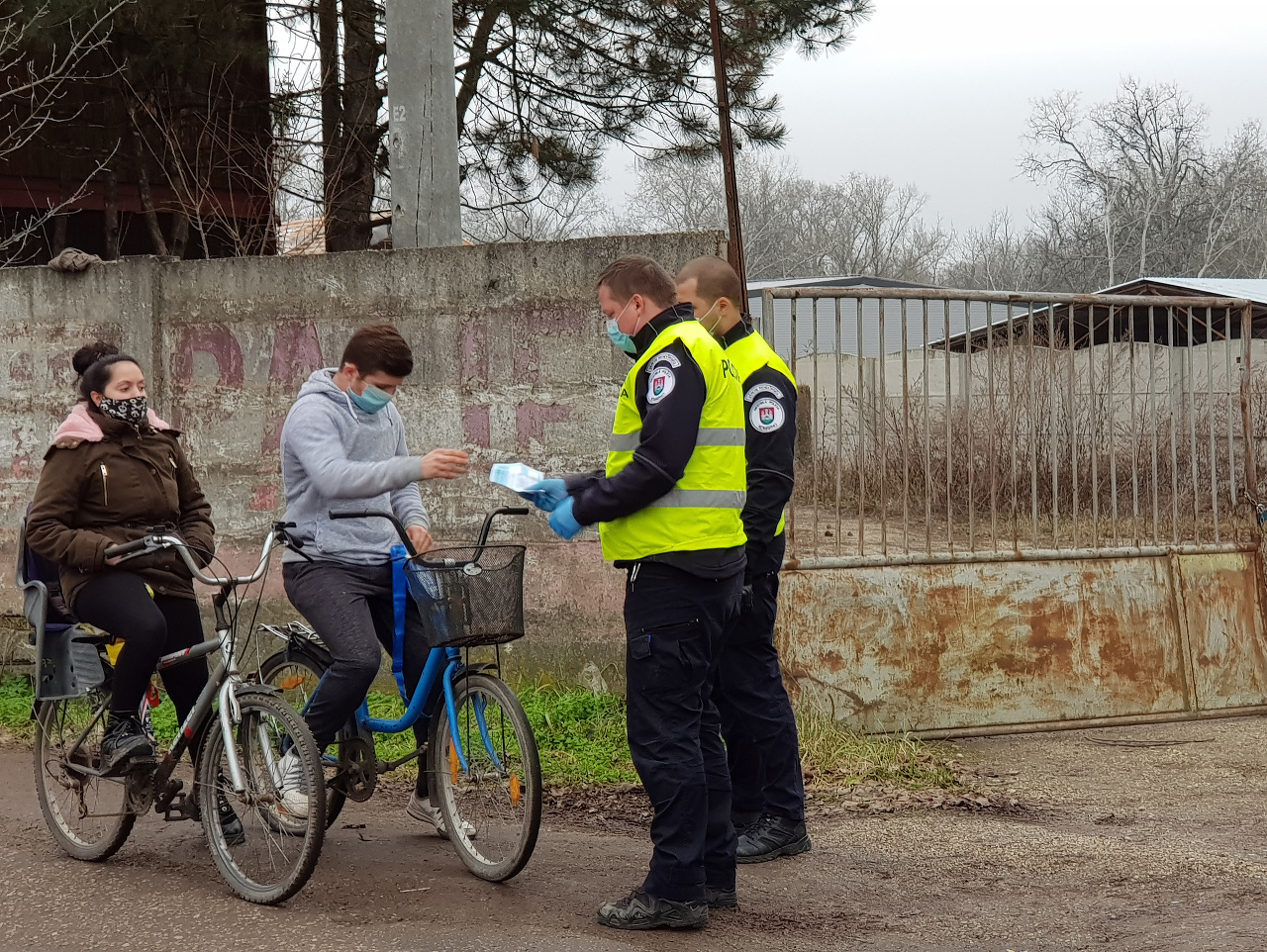 Mestská polícia kontroluje mestskú časť Komárna Veľký Harčáš