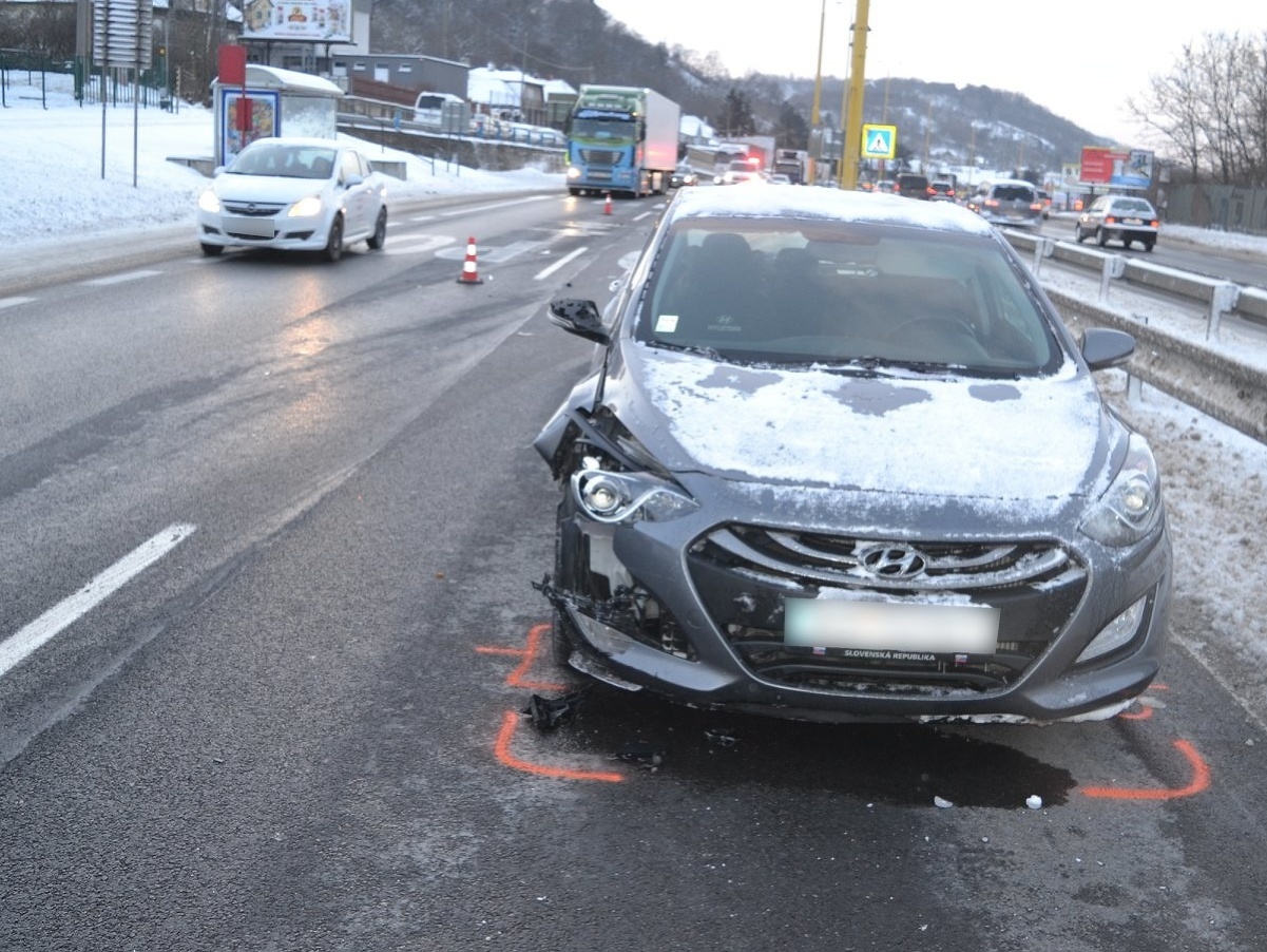 Auto zrazilo na priechode 59-ročnú Košičanku