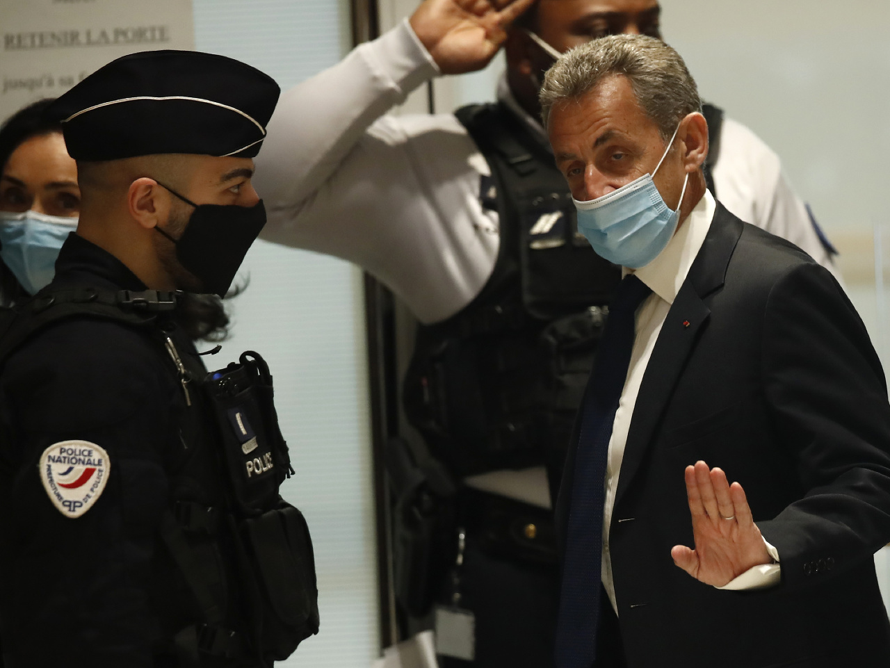 Francúzskeho exprezidenta Sarkozyho odsúdili na rok väzenia