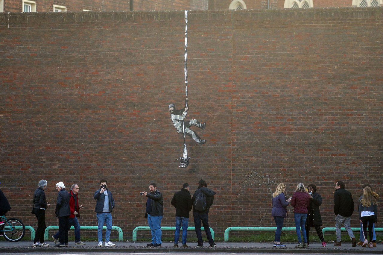 Banksy potvrdil, že je autorom diela na múre bývalej väznice
