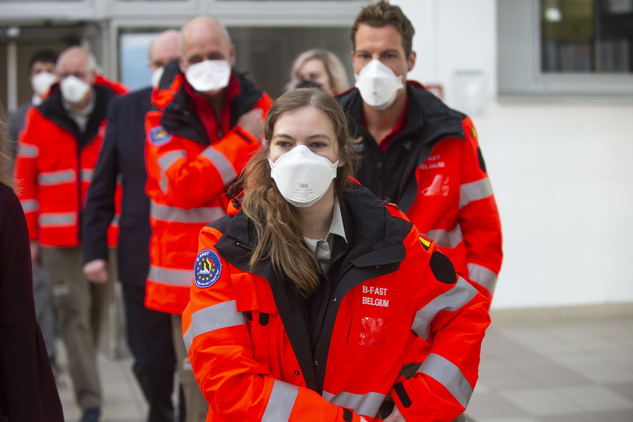 Slovensku pomôže v boji s pandémiou 11 zdravotníkov z Belgicka a Dánska
