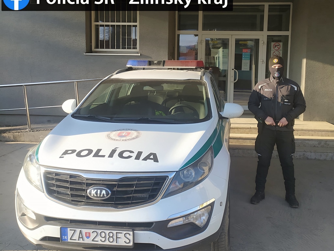 Policajt z Obvodného oddelenia Policajného zboru v Bytči podal v Štiavniku prvú pomoc žene, ktorá mala problémy s dýchaním.