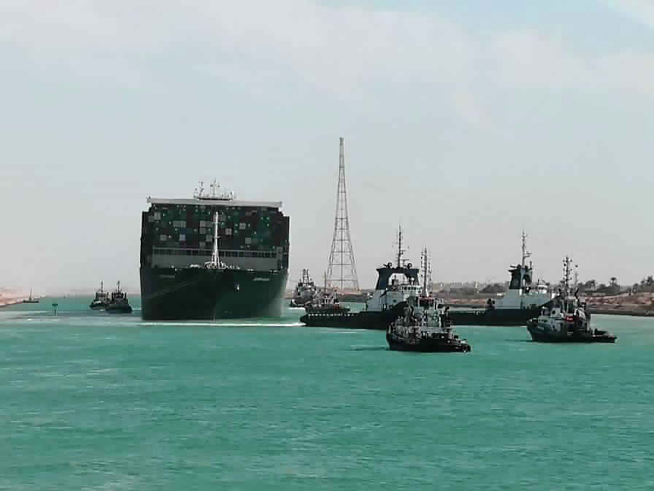 Dopravná zápcha v Suezskom prieplave sa skončila