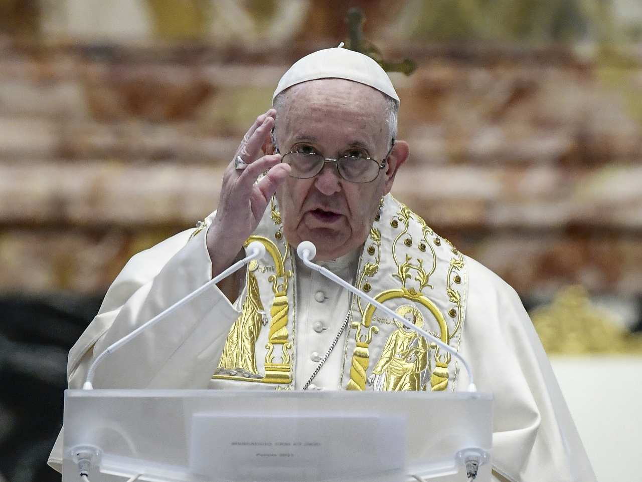 Pápež udeľuje tradičné veľkonočné požehnanie Mestu a svetu (Urbi et Orbi)