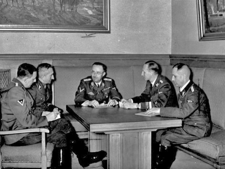 Franz Josef Huber (vľavo) s Nebem, Himmlerom, Heydrichom a Müllerom v roku 1939.