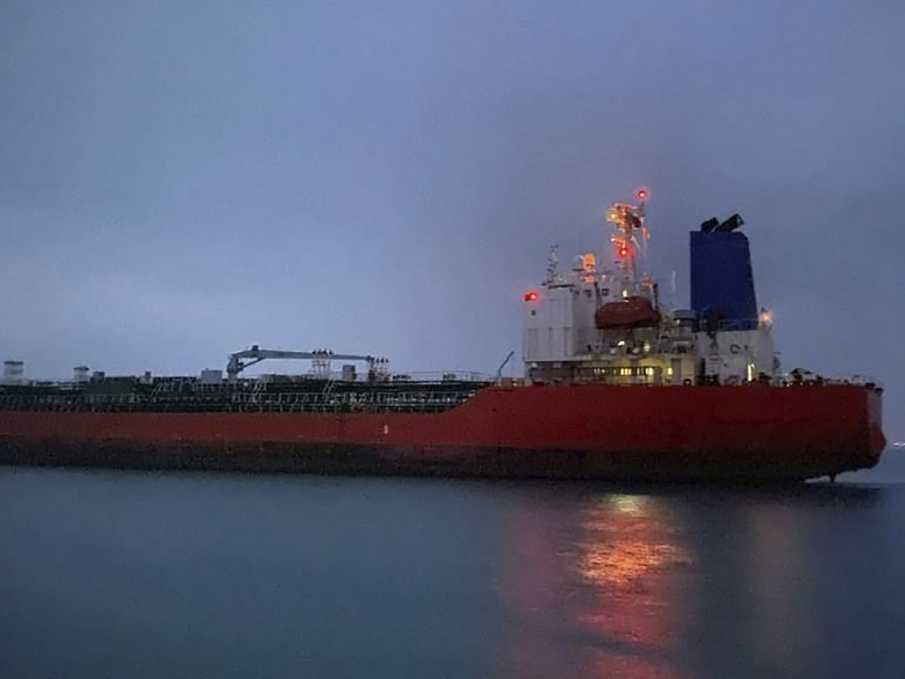 Juhokórejský ropný tanker MT Hankuk Chemi opúšťa prístav v iránskom Bandar Abbase