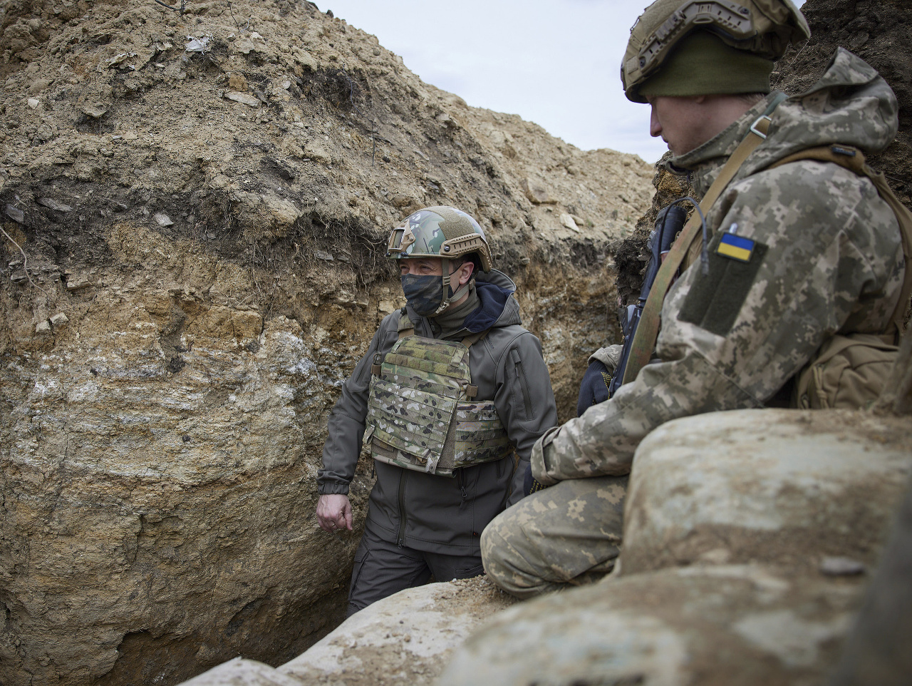 Ukrajinský prezident Volodymyr Zelenskyj navštívil východnú časť krajiny, kde sa momentálne bojuje