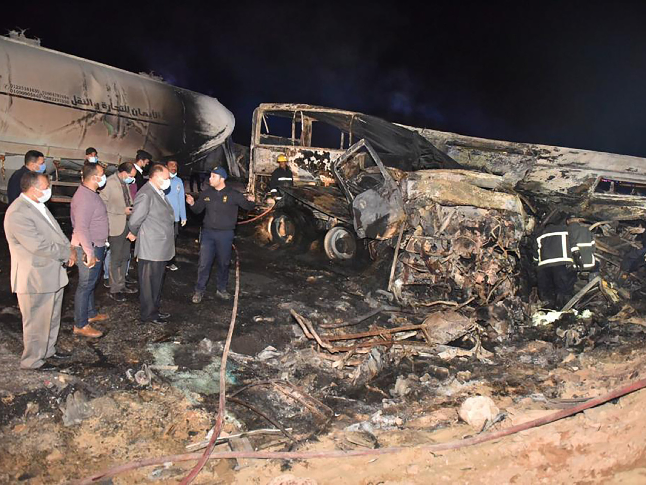 Najmenej 20 ľudí zahynulo v utorok pri zrážke autobusu s nákladným vozidlom na diaľnici v južnom Egypte.