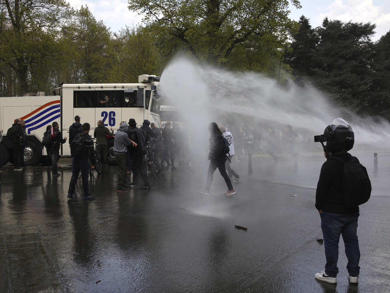 Belgická polícia rozohnala protest mladých ľudí proti lockdownovým pravidlám