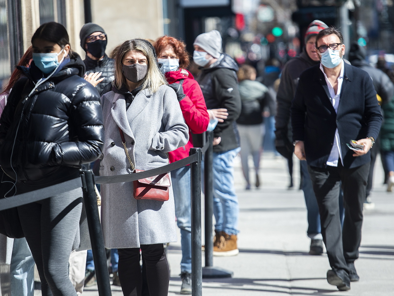 Protestujúci v Kanade kritizovali povinné nosenie rúšok